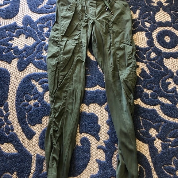 Lululemon studio pant 25" size 2 - Picture 2 of 8